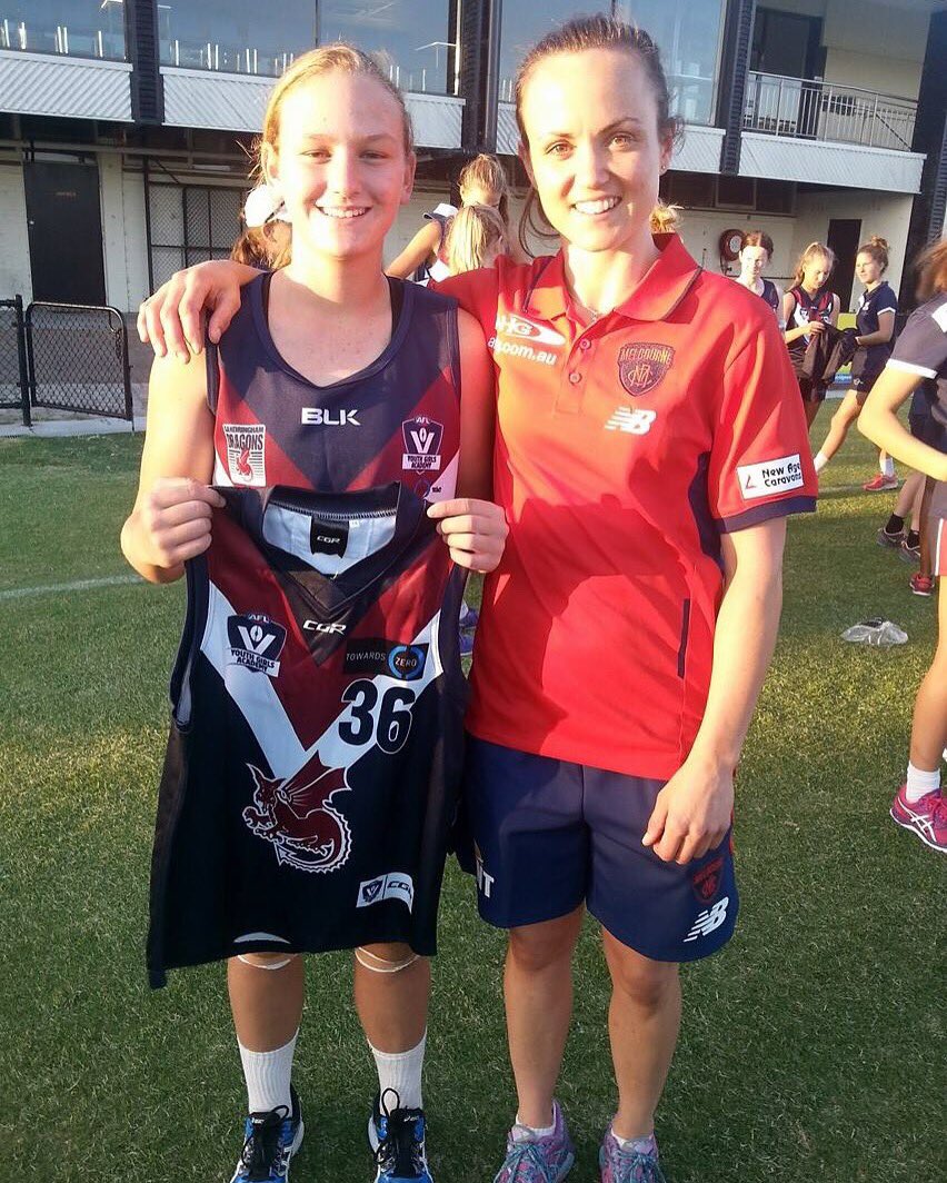 jemao2000's tweet photo. Thanks @DaisyPearce6 for coming down tonight and giving us some tips and tricks! Learning for the best💪🏼@YouthGirls https://t.co/eZvoZGIp1p