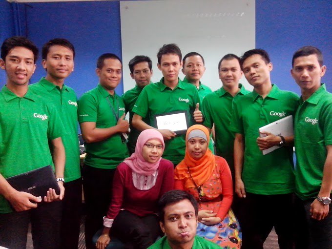 dwiBR's tweet photo. #Zeekers Go Green. Psaukan robot ijo android lovers @Zeneos_Tires https://t.co/ARQ2CGWLHl