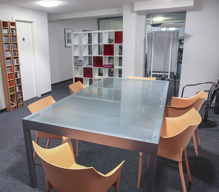 Comment travaille-t-on vraiment dans la com? Réponse dans nos bureaux. #ClichésSurLesAgences bit.ly/1o5X0CV