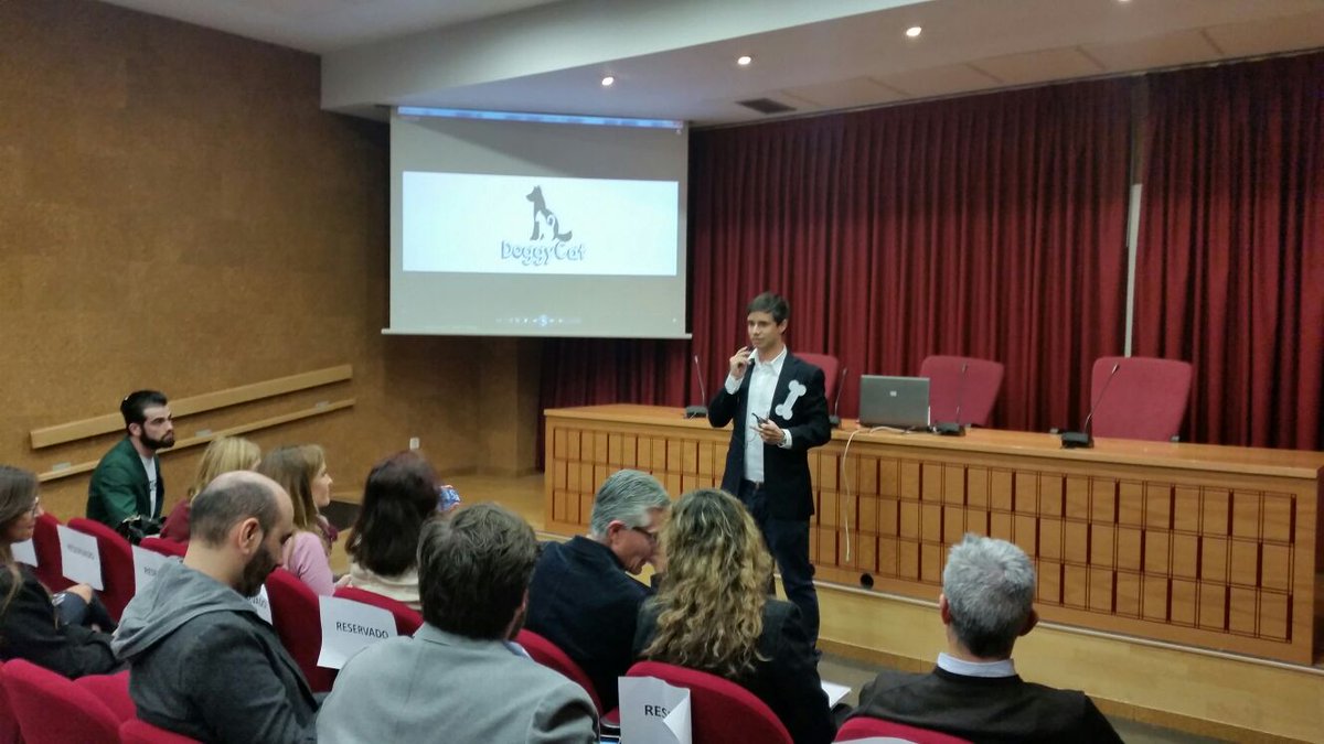 Ahora le toca a <a href="/doggycat_/">Tf F</a> #Proyeccom16