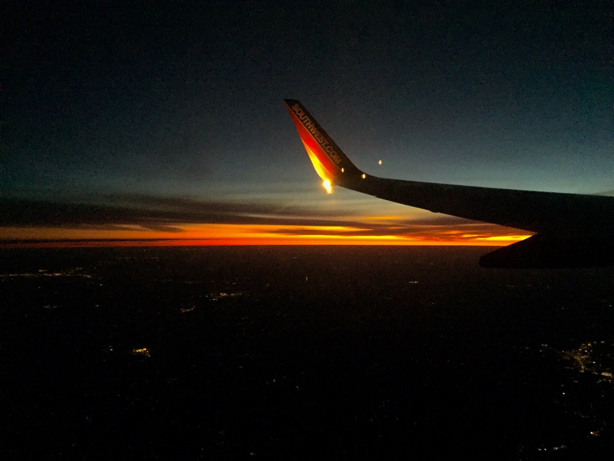 roddychong's tweet photo. Whole row to myself 💺💺💺Going back to sleep 😴 ✈️ #SkyBed #BreakOfDawn #GoodMorning! https://t.co/LcA1TbMhWG