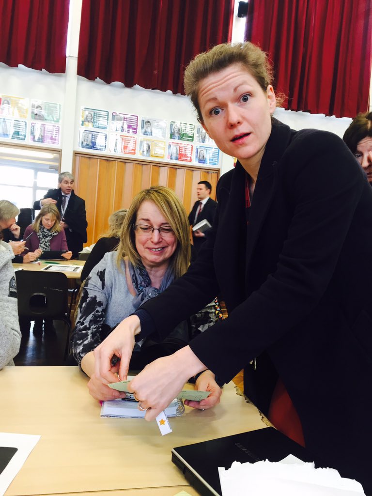 MelissaHolian's tweet image. @Sandagogy year12 enjoying the #back2school experience. #gettingcompetitive