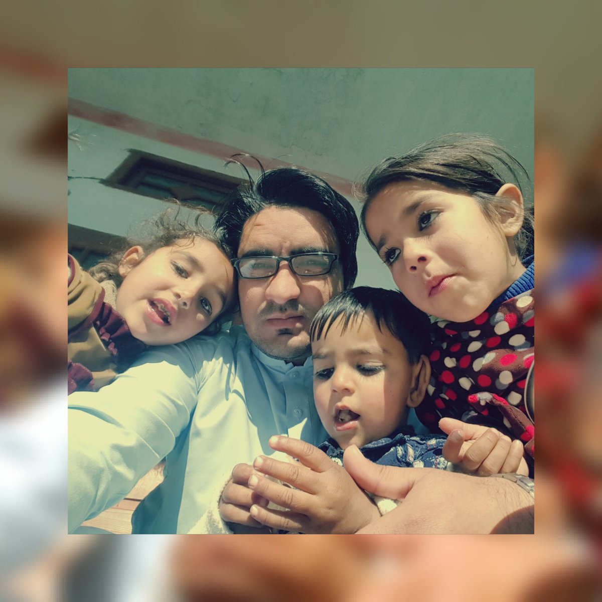 syedxaminshah's tweet photo. Selfie with cuties #Xaroon #farishta #muskan https://t.co/pBMFXEZIrD