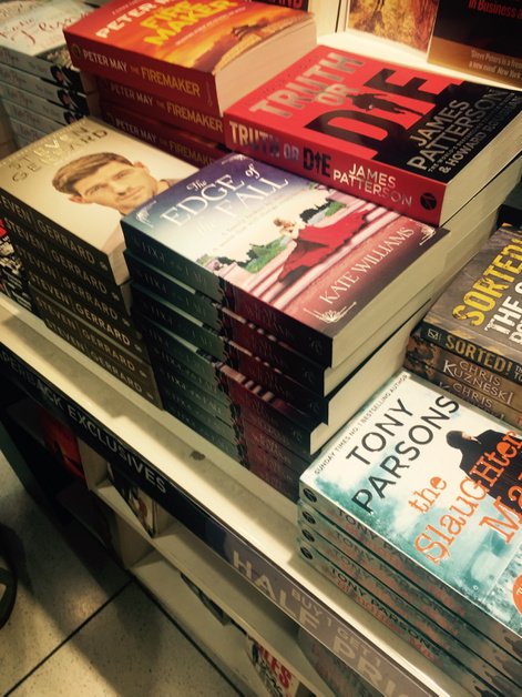 KateWilliamsme's tweet photo. Thank you @WHSmiths Gatwick for all the lovely paperbacks of #EdgeoftheFall @orionpublishing https://t.co/AMkfDfLTRF