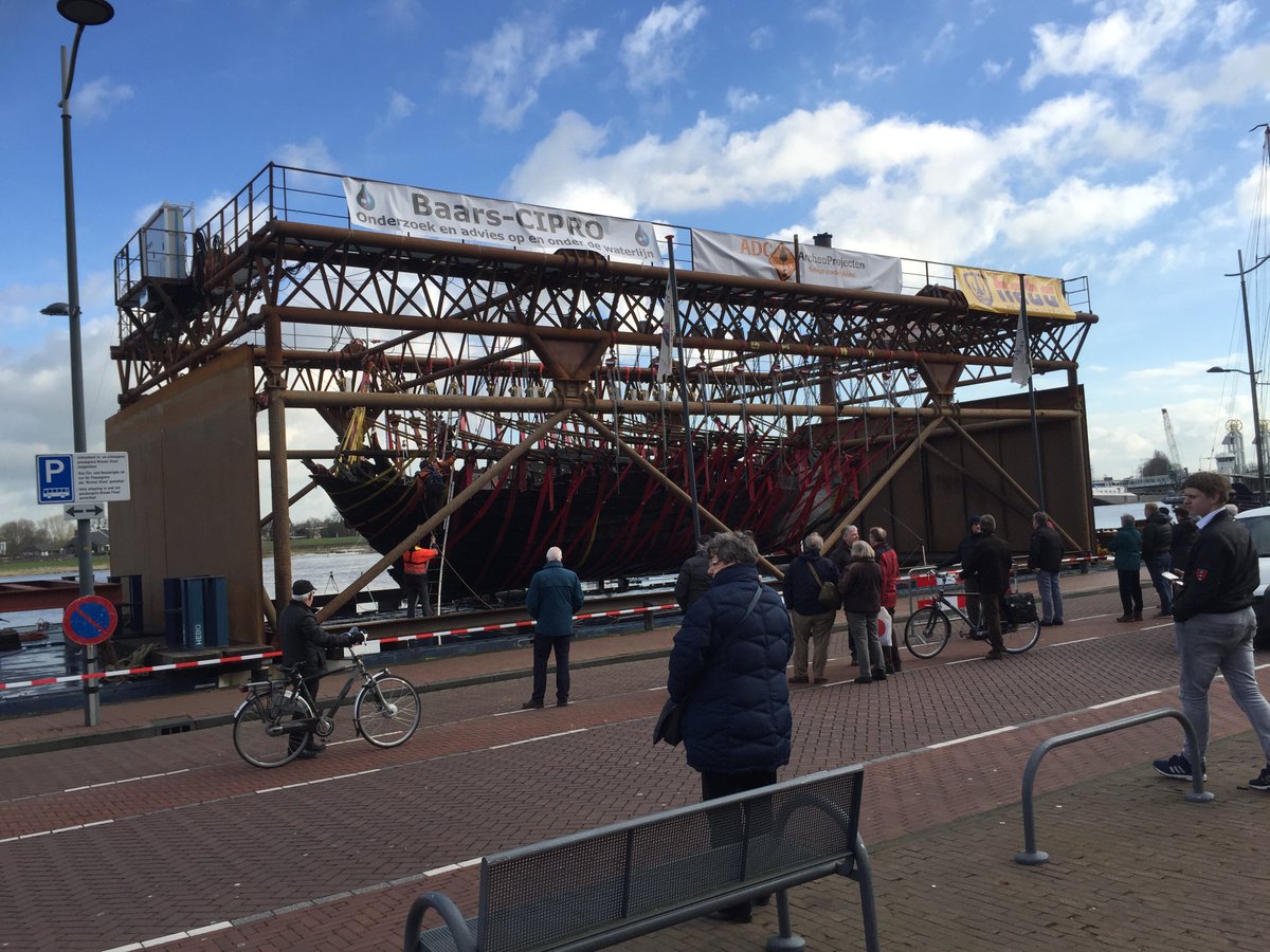 Kom een kijkje nemen aan de #IJsselkade in #Kampen. De #IJsselkogge is nu aangemeerd. bit.ly/23YFL6L