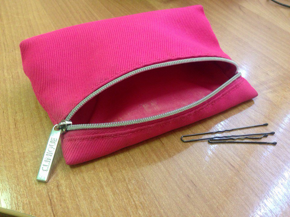 RuOmg's tweet image. Как думаете, моя косметичка - надежное место для хранения серверов Instagram и Facebook? #ГдеРодилсяТамСохранилсЯ