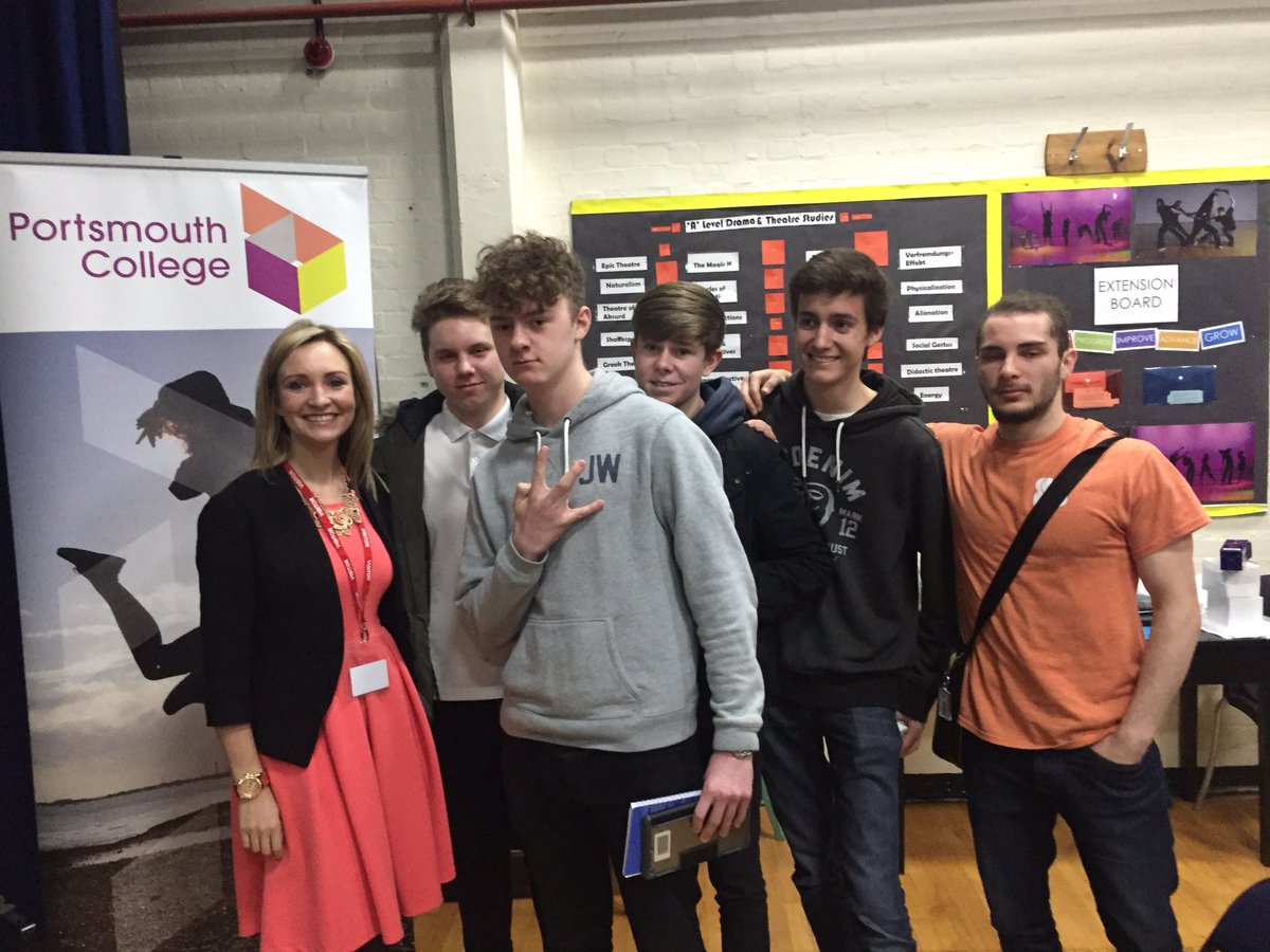 TomasELloyd's tweet image. The first Enterprise winners from media, an impressive pitch! #E4programme @PortsmouthColl @UnlocEnterprise