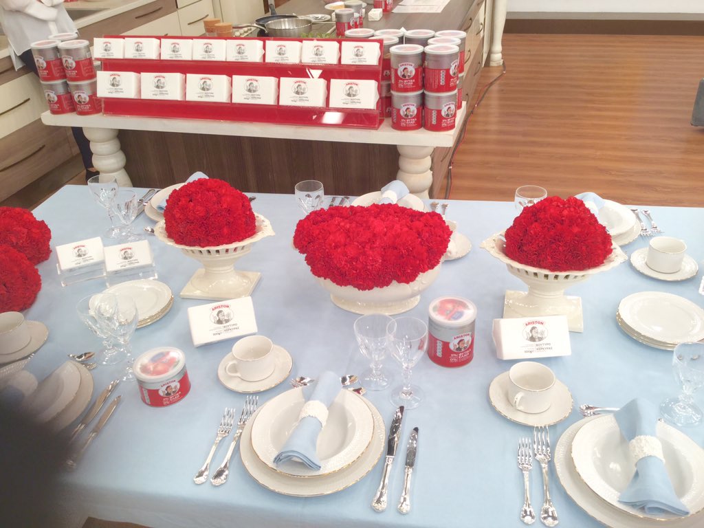 Eleni_AlphaTV's tweet photo. Καντε retweet κ κερδιστε το σερβιτσιο κ τα προιοντα ΑΡΙΣΤΟΝ 🎈🎈🎈🎈🎈🎈 https://t.co/msGOAnfmJp