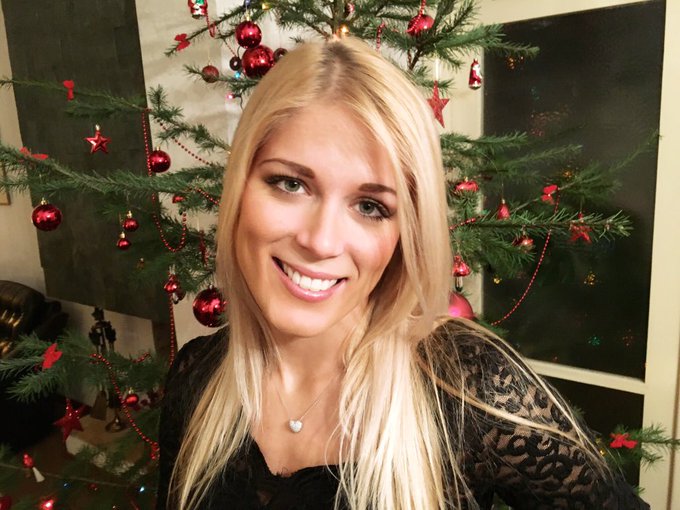 Some moments of my life after Christmas 😘😘 https://t.co/YzEV1bFOH0<a href="/tag/victoriasecret"class="tags"><span>#victoriasecret</span></a>