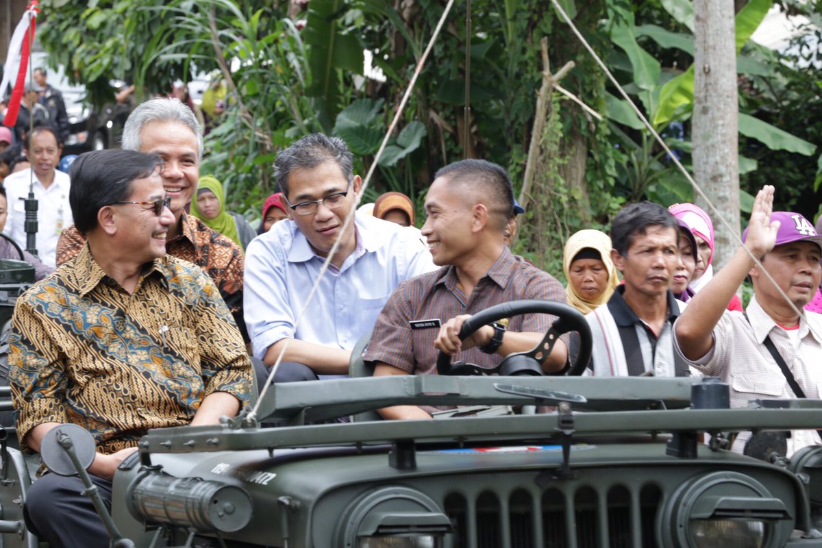 TheOfficialFMB's tweet photo. Suasana penyerahan sertifikat Reforma Agraria di Batang Jateng || 11 Peb 2016 cc: @ganjarpranowo @budimandjatmiko https://t.co/OK5WWz3uYW