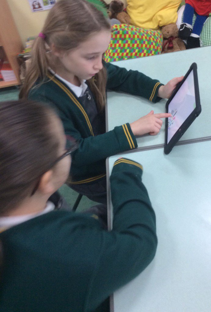 MrsRosefps's tweet photo. Having a great time  learning how to use tiny tap in 3R @hiimpactjo #@fazakprimary #@FazPriGovs https://t.co/ihEKqWcpqw