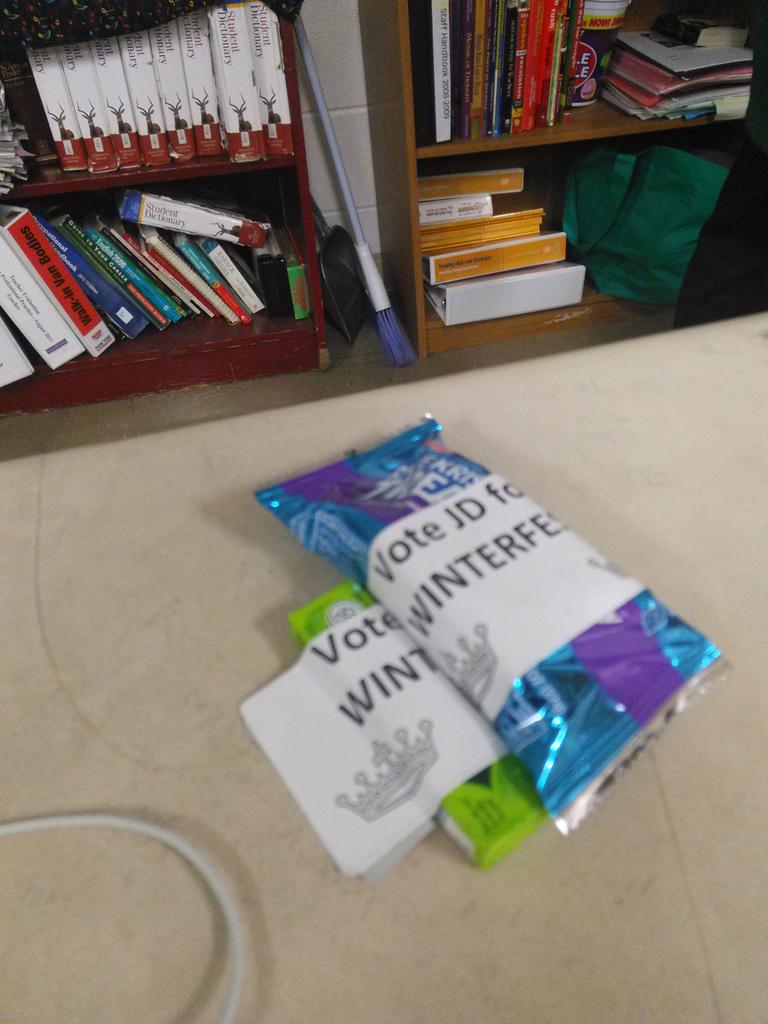 smoovuncleD's tweet photo. #BlackHistoryMonth @Put_In_Work3 was the first negro to hand out whole PACKS of gum out Willingly 😎💯 #Vote4JD https://t.co/tx1MHDLGqV