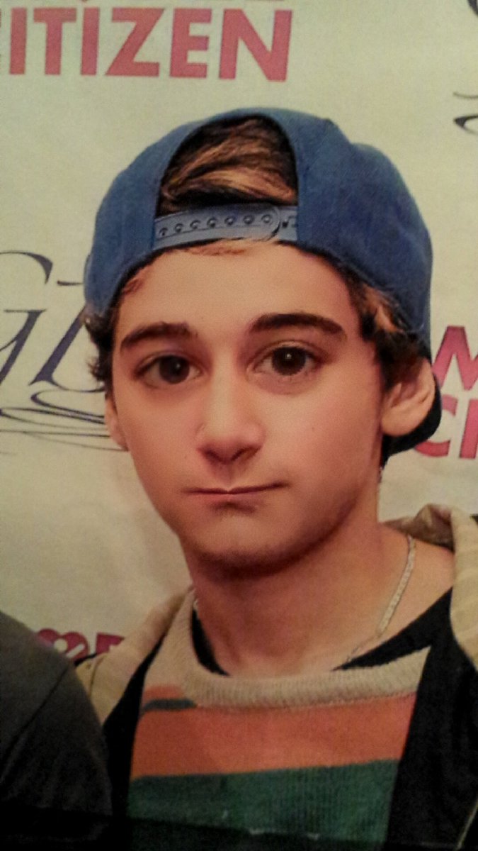 BeauFuckMeYeah's tweet photo. Luke with puppy eyes 😅❤ @luke_brooks https://t.co/ehRx3MUd6n