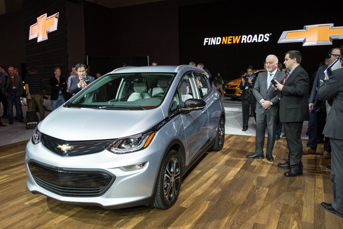 ChevroletCanada's tweet image. The #BoltEV electrifies at #CIAS2016! What do you think of the future of electric driving?