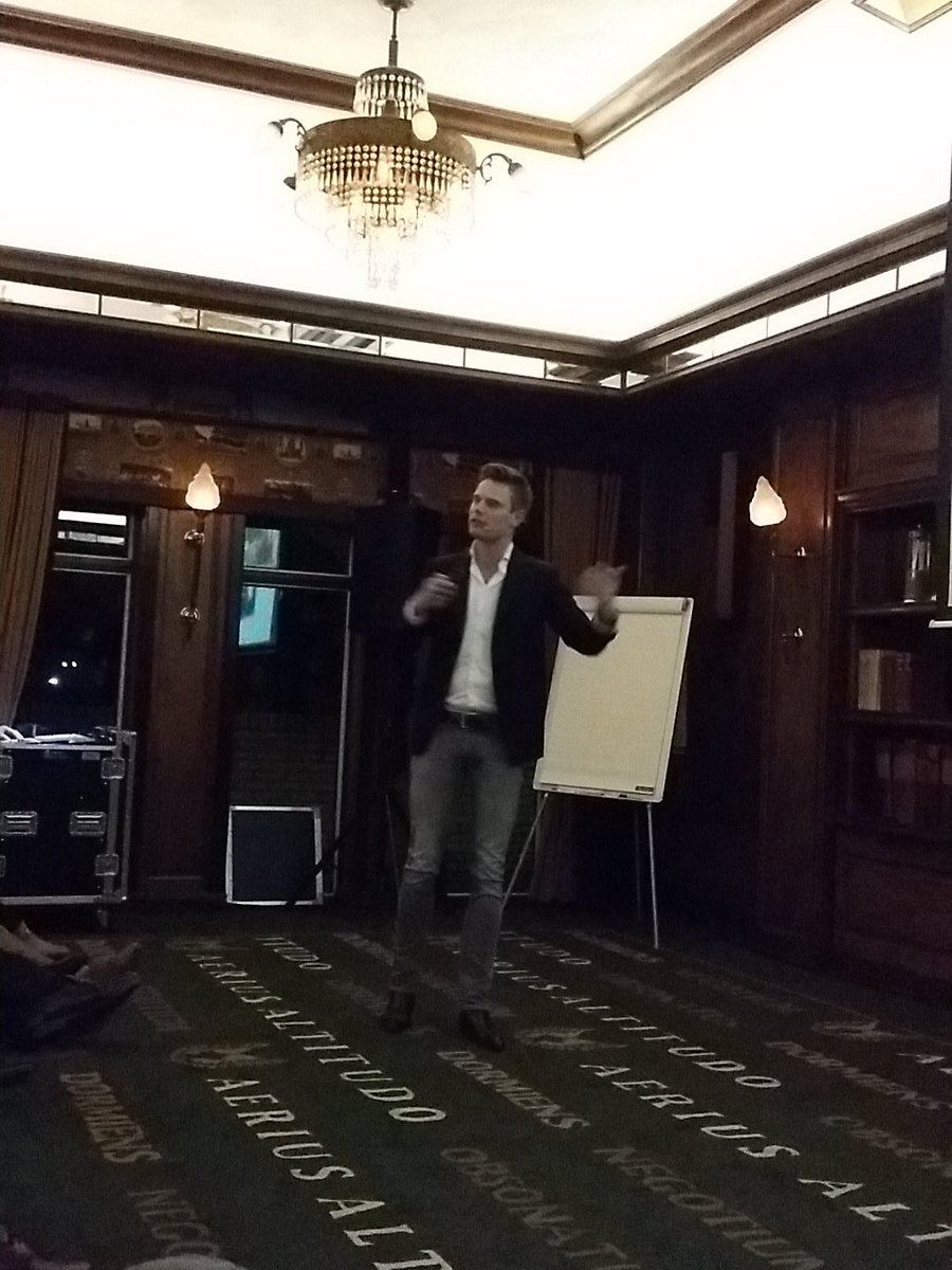 # marco Aarnink bij # dga Network.  Fantastische lezing, interessant verhaal om mee thuis te komen !