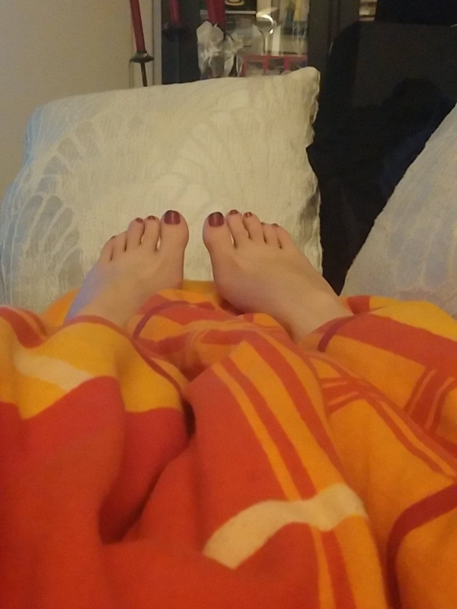 LilithWien's tweet photo. Zu kalte Beine, zu warme Füße.
Sie kennen das.
Oder?
#sofaproblems https://t.co/g6RcW8Ihc9