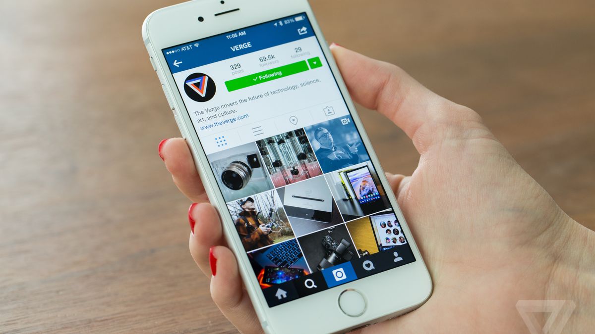 verge's tweet photo. Instagram now shows how many times your videos have been viewed https://t.co/6EhATuLWGl https://t.co/ToOEns9IGy