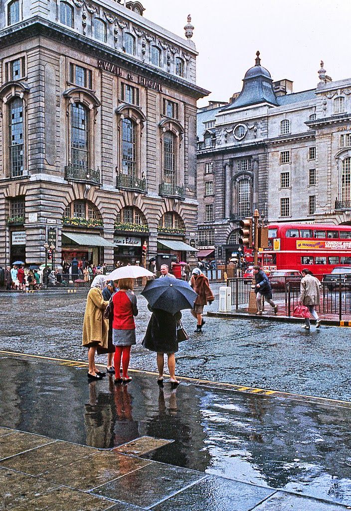 LDNhistory's tweet photo. London photographed by Jean Paul Margnac in September (1967) https://t.co/XbsrpeoI33