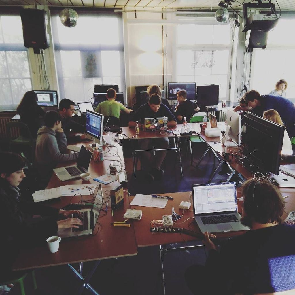 Hier wordt een dikke mapping gemaakt. Morgenavond Burg Brugge