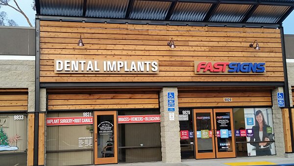 FASTSIGNS2012's tweet photo. Create consistent &amp; upscale signage across shopping centers https://t.co/u5O2DyEVrK  #propertyvalue #tenantsigns https://t.co/qniLiVjdke