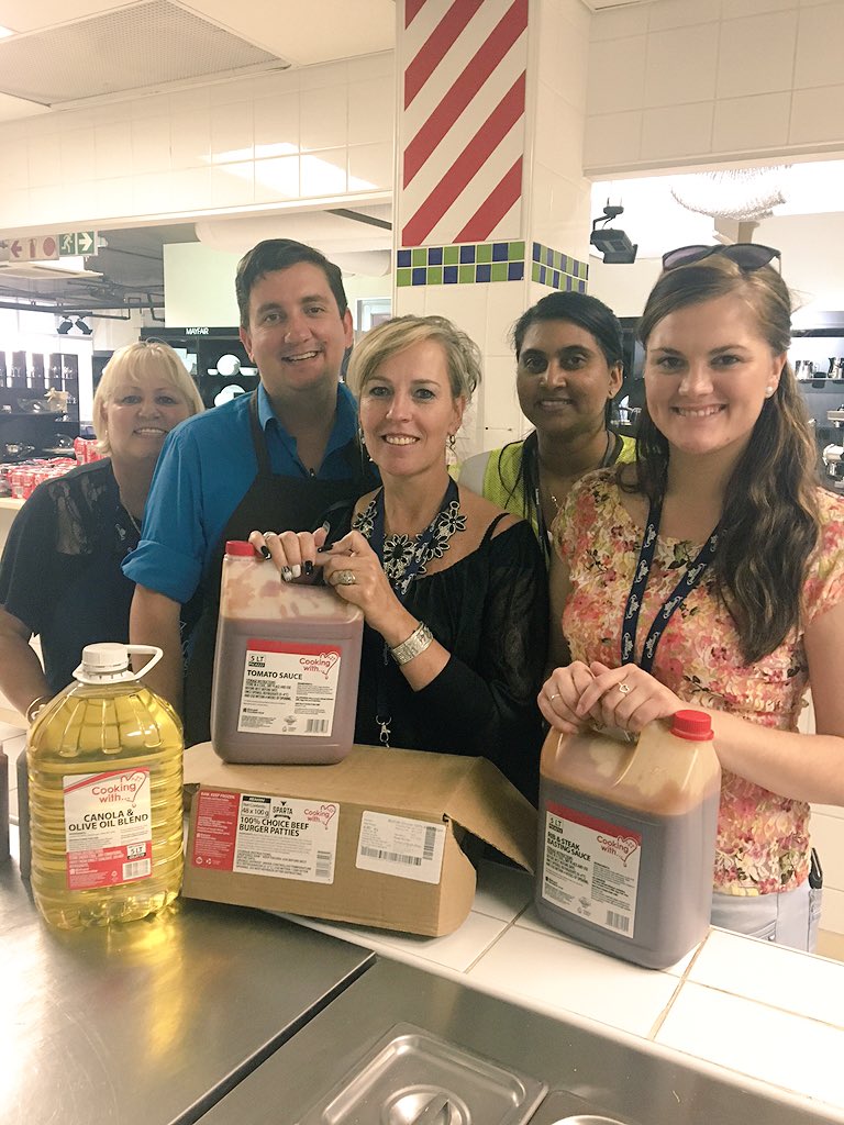 arnold_lindy's tweet photo. Proud. Bidvest FoodService Linbro sales team #payingitforward #COWFG #bfsloves @BFSfoodservice https://t.co/mJ2LPxR6LF