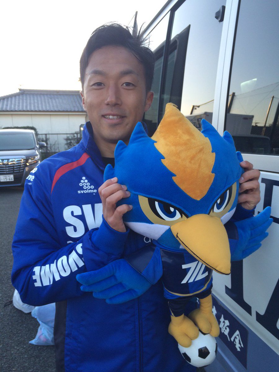 FcMachidaZelvia's tweet photo. ゼルビーは現在マスコット総選挙を戦っていますが、鹿児島キャンプ中の選手から応援メッセージが届きました！
崇文選手「皆さん、最後まで応援をお願いします！」。
どんどんRTをお願いします！
#ゼルビーＪマスコット総選挙 https://t.co/vukgsTFRH8