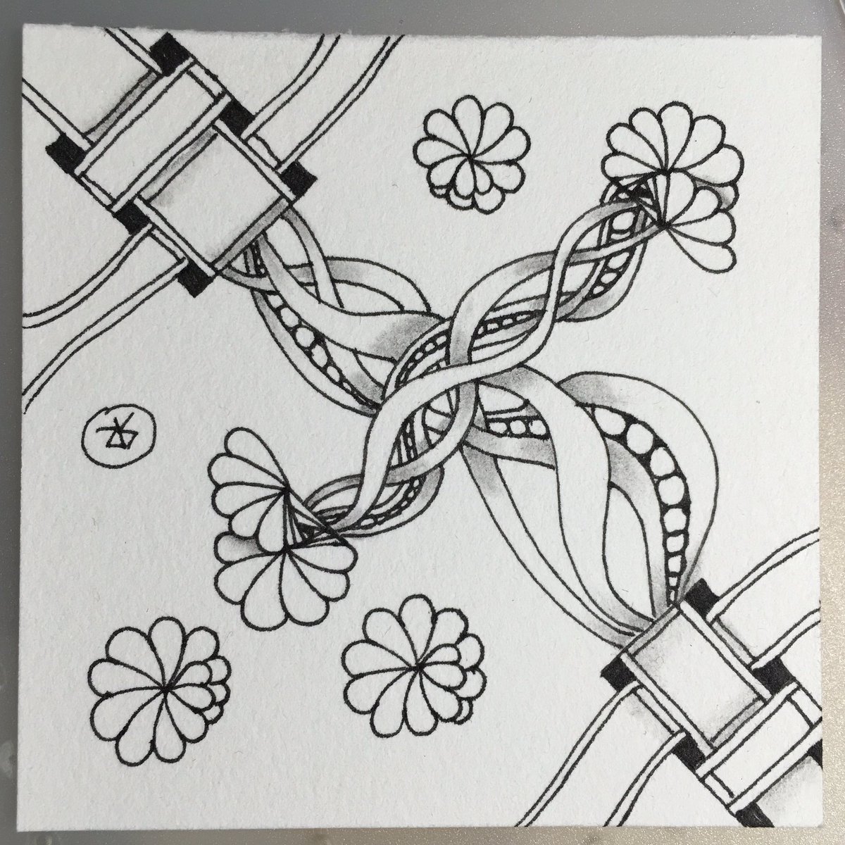 YuChenHsu's tweet photo. 2016.2.11
#Zentangle #hamail #hamadox #huggins #quib #365 #365in2016 #365之42 https://t.co/SLonFHvlfm