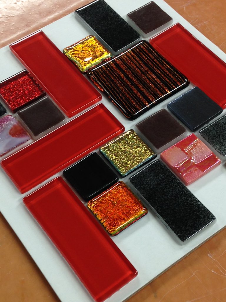 SusanJablon's tweet photo. Straight from #samples what do you think?

#customtile #tiledesigns #beautifulbacksplash #besttile #interiordesign https://t.co/9jYWpLUdnj