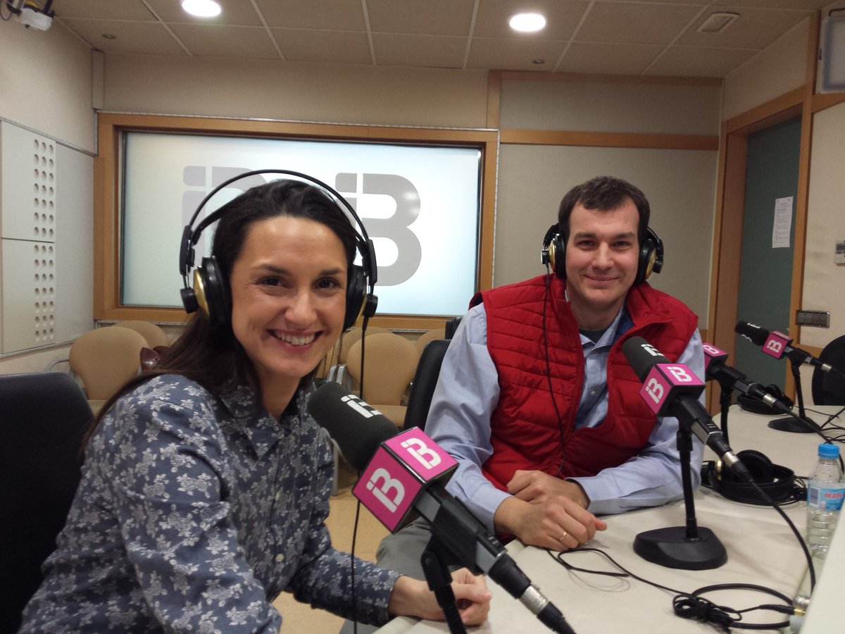 #algosecocinaenIKEA Avui cuinam amb #xocolata amb <a href="/rest_sesrotges/">William Tétard</a> i Joana Fuster de @IKEAeventos  a @ib3radio