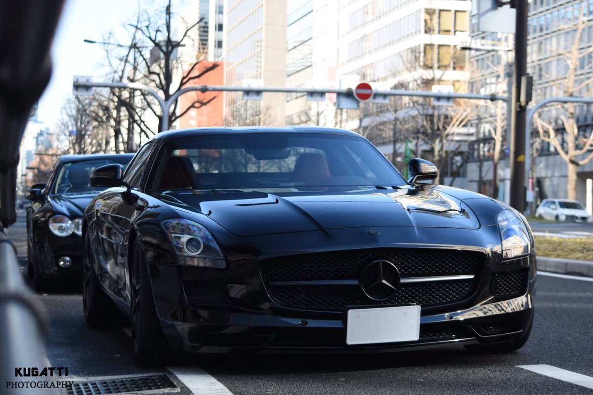 트위터의 Kugatti 님 Sls Amg Sl55 Amg 黒塗りamgが並ぶと迫力がある エンブレムまで全て黒のsls イカつすぎる どちらの車も とてもかっこいい T Co Hni5wv4kfj