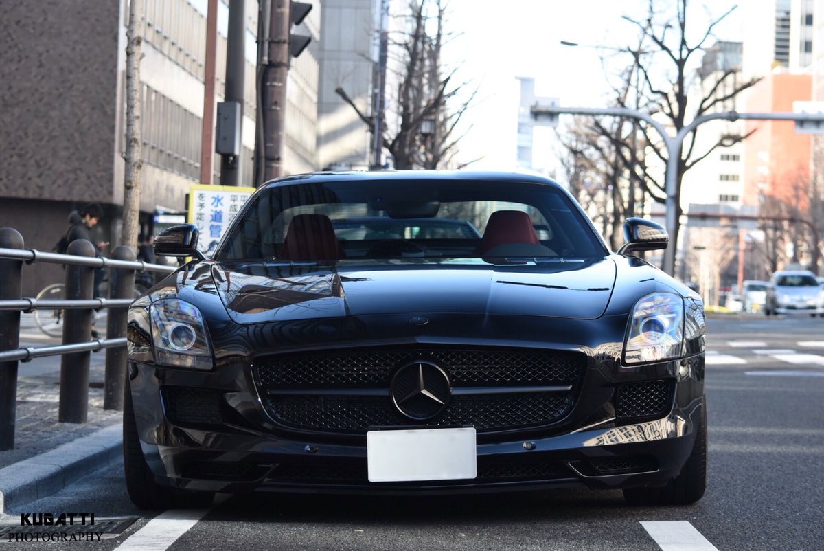 트위터의 Kugatti 님 Sls Amg Sl55 Amg 黒塗りamgが並ぶと迫力がある エンブレムまで全て黒のsls イカつすぎる どちらの車も とてもかっこいい T Co Hni5wv4kfj