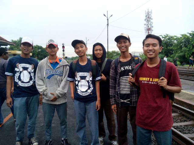 saputra690's tweet photo. Thanks @tk76_stm atas jamuan nya di kota karawang ;) *toss* @ENAMKR40 @ENAMKR116 https://t.co/xewFmCuFDT