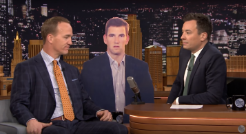 Peyton Manning explains his brother Eli's depressed Super Bowl face on.mash.to/1o28BlZ
