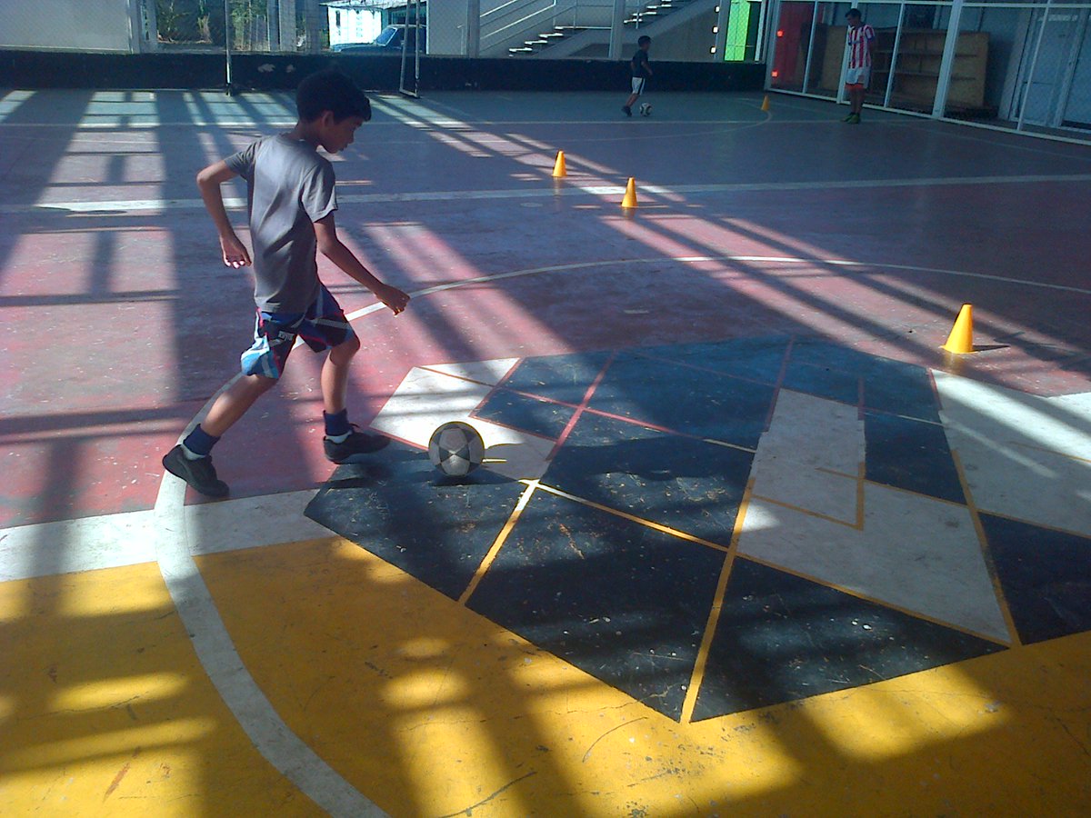CD_Atl_SnCarlos's tweet photo. Dia a dia capacitamos a los jovenes para desarrollar el talento del futuro de nuestro estado en #Futsal https://t.co/QruKJdp0UE