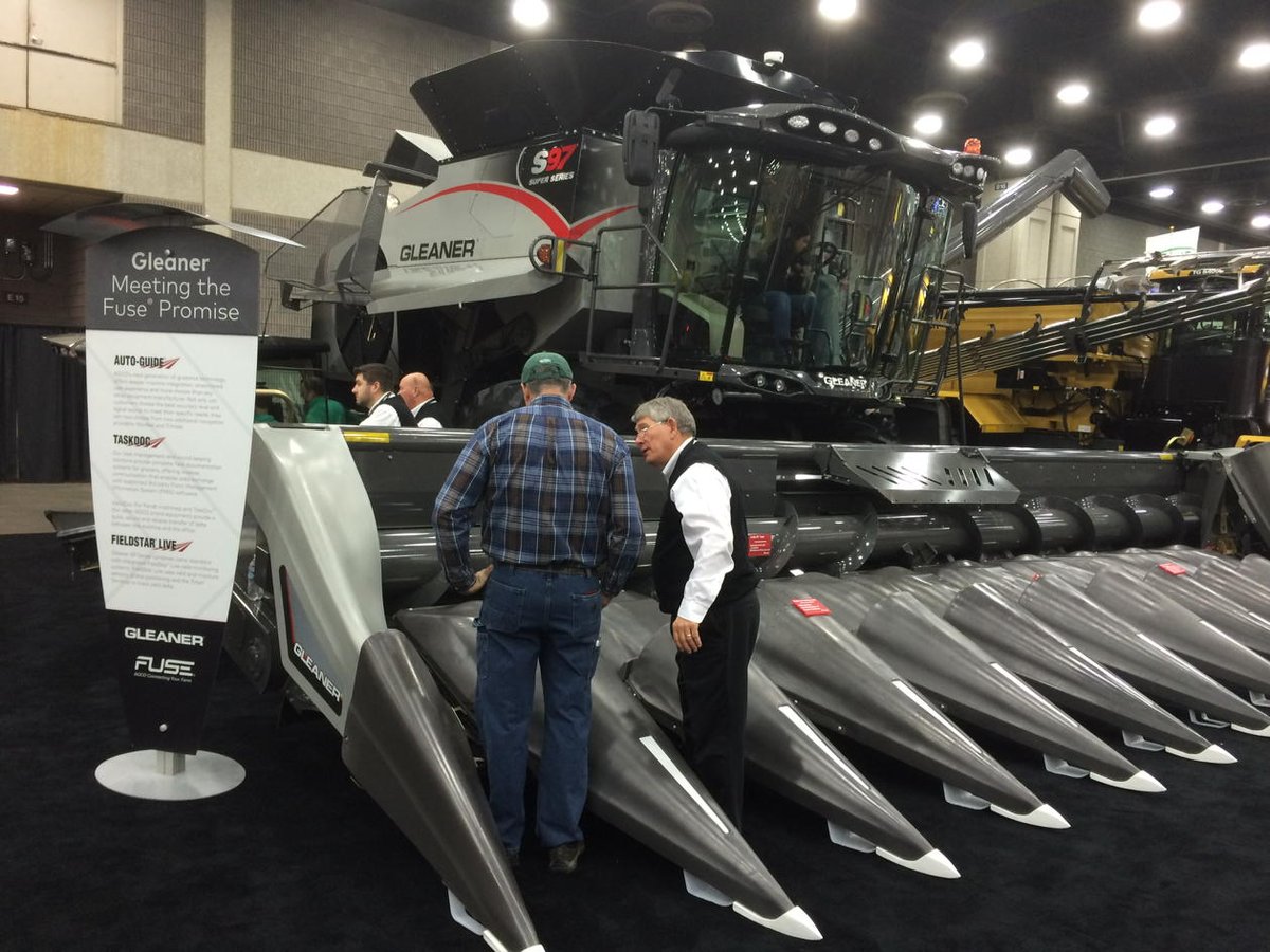 realagriculture's tweet photo. Modified Gleaner S9 combine feeder house creates big capacity increase for canola. Look for full report #NFMS2016 https://t.co/GiL3ryPG1i