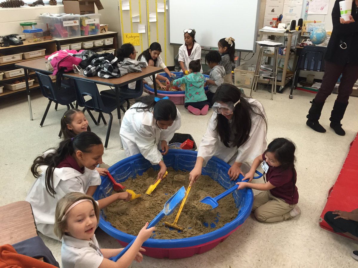 danapedroche's tweet photo. 5th grade teaching PreK all about landforms! #teamcentral https://t.co/pGdWcumLS3