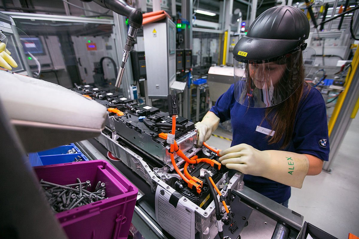 MLMagazineIT's tweet image. Manifatturiero Marche, le imprese che resistono non riescono a creare occupazione. bit.ly/1SKbVzw