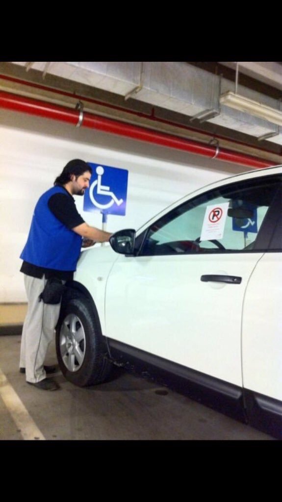Rassd_24's tweet photo. إعادتك لهذه التغريدة بـ مثابة تعهد والتزام منك بـ عدم الوقوف في المواقف♿️المخصصة لذوي الإحتياجات الخاصة
#مجتمع_توعوي https://t.co/fIvQsgW5Et