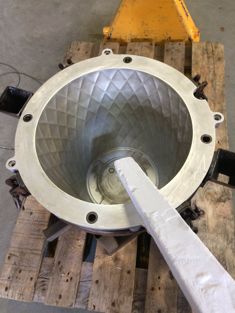 iceworkx's tweet image. Rotatiegietmal gereinigd met droogijs #dryicecleaning