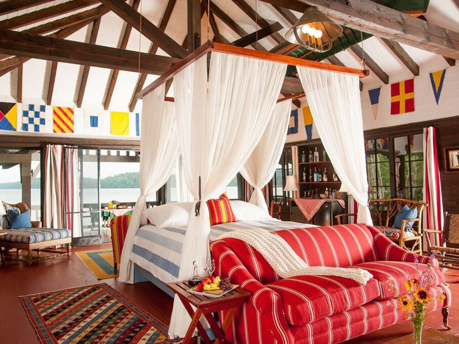 CNTraveler's tweet photo. The 10 best honeymoon suites in the entire world https://t.co/1zSPqBV3pP https://t.co/9VlZ23uQOz