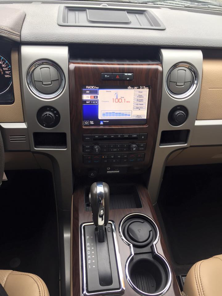 2012 Ford Lariat 4x4 $33000 - Remote start - Navigation - Bluetooth w Premium Audio - Brand new tires! Come see me!