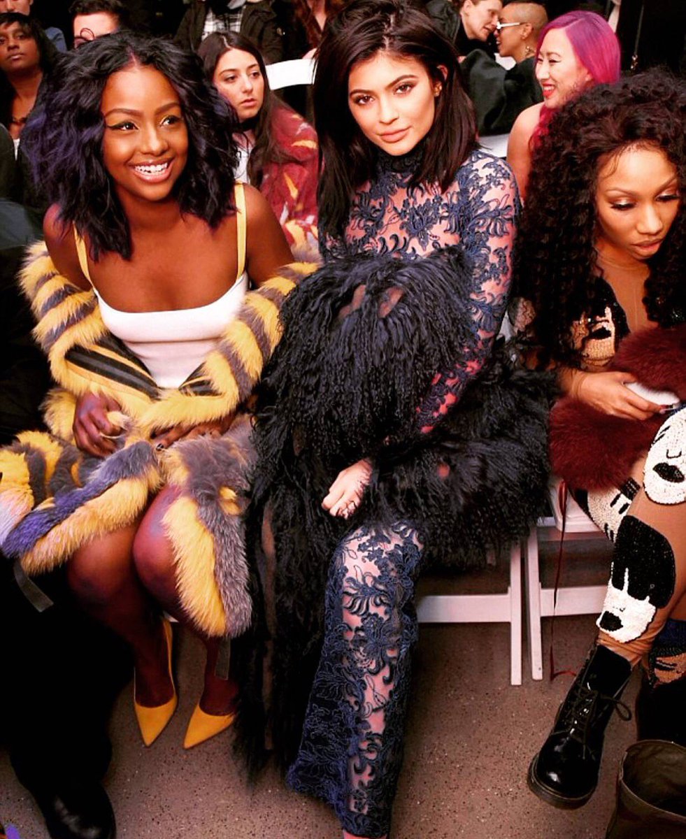 iefashionweek's tweet photo. #kyliejenner
#JustineSkye  #selfie #Beauty #beautiful #fashion #hairstyle #Makeup #pretty #jsunicorns #nyfw #event https://t.co/qMQgYK8ayK