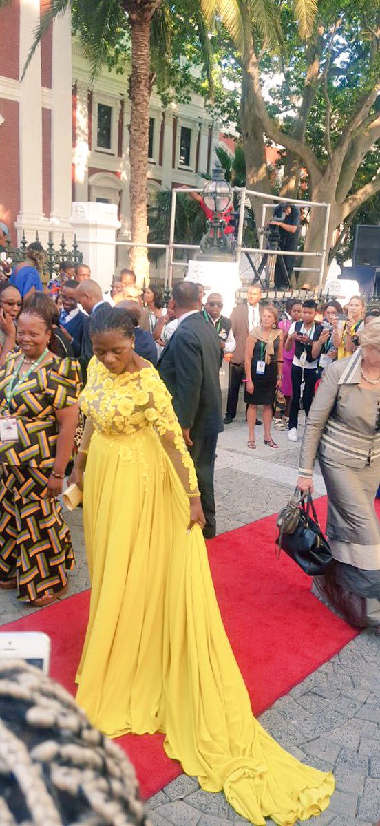 Thuli Madonsela looking amazing as she arrives at Parliament #SONA2016