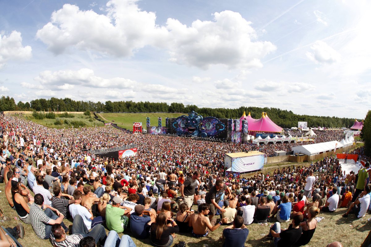 Tomorrowland tweet media