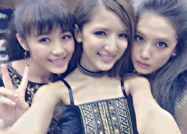 _____Exl's tweet photo. #私といえばなんですか3つくらいで教えてください 

暇だから 夜中から タグさん 〜 👋

みんな 夏恋と言えば何ですか ？
教えて下さい 〜 ◎

流れ防止に 大好きな2人と撮った写真 ♡ https://t.co/vb9IfmKARE