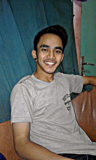 Sembarang tweet media