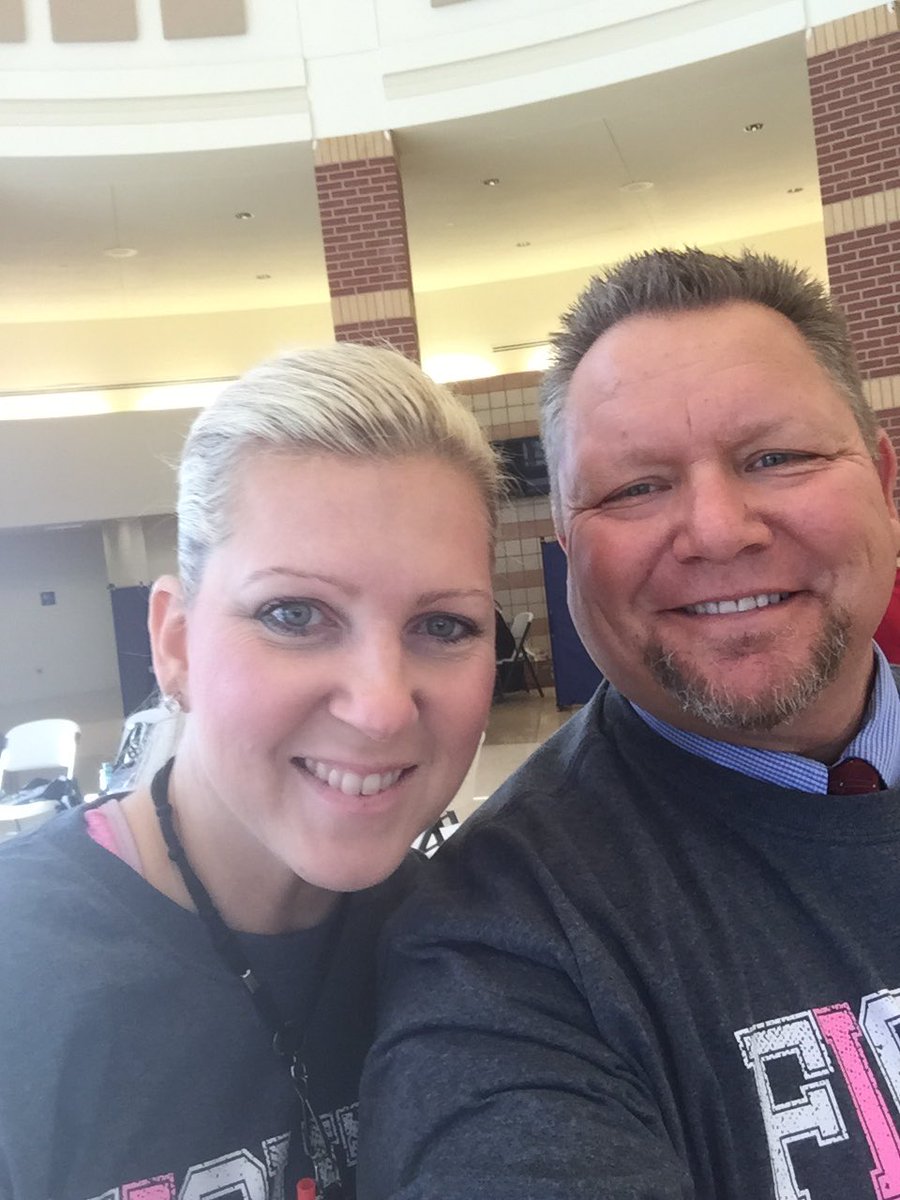 ChoctawDNA's tweet photo. Blood Drive @CHS for Kristin Brorromeo (Dilbeck). Choctaw always supports those in need!#classyjackets https://t.co/z8WfWsxJFv
