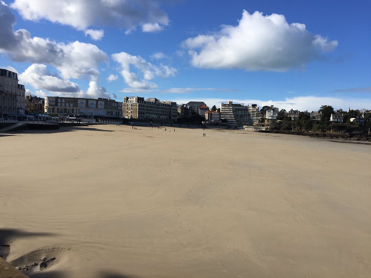 MaisonLocker's tweet image. So chic Dinard : 10 km de rando à marée basse et un coup de soleil en février. Mieux que le ski 😉