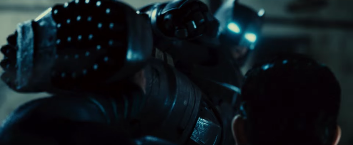 ComicBook's tweet photo. The final Batman V. Superman trailer is here and it is EPIC! Watch here: https://t.co/Tk89OSbJ8w https://t.co/jwcMMNs2YP