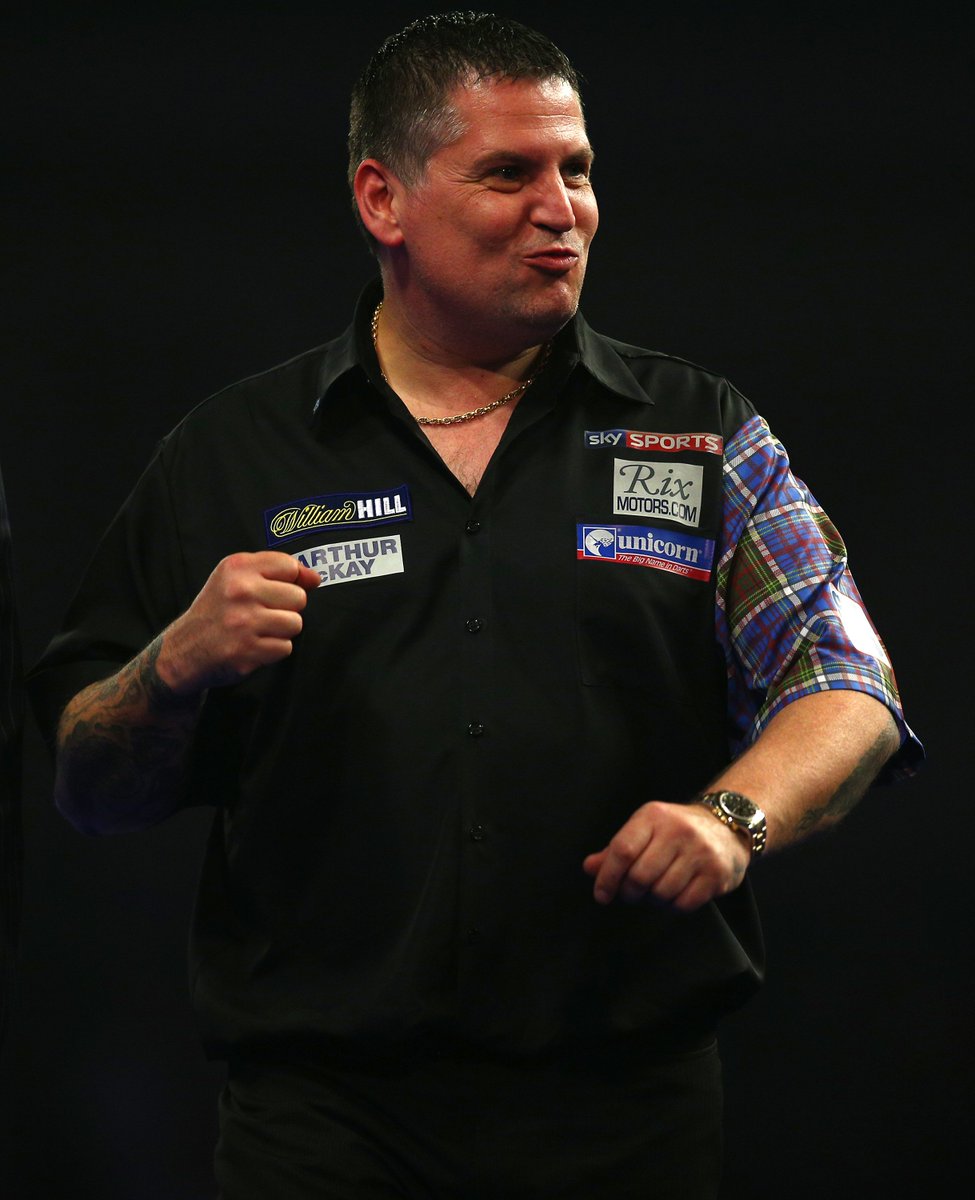 Ladbrokes's tweet image. #WouldYouRather? 

RT - Anderson
LIKE - van Gerwen

#LoveTheDarts